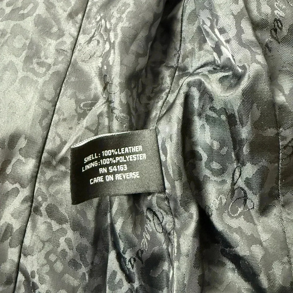 Guess Genuine Leather Jacket, size S, pockets and with belt. - Picture 5 of 7